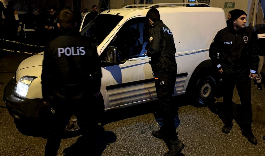 Bursa’da Silahlı Saldırı: Kenan C. Ağır Yaralandı Bursa'da gerçekleşen silahlı saldırıda Kenan C. ağır yaralandı. Olayın detayları,