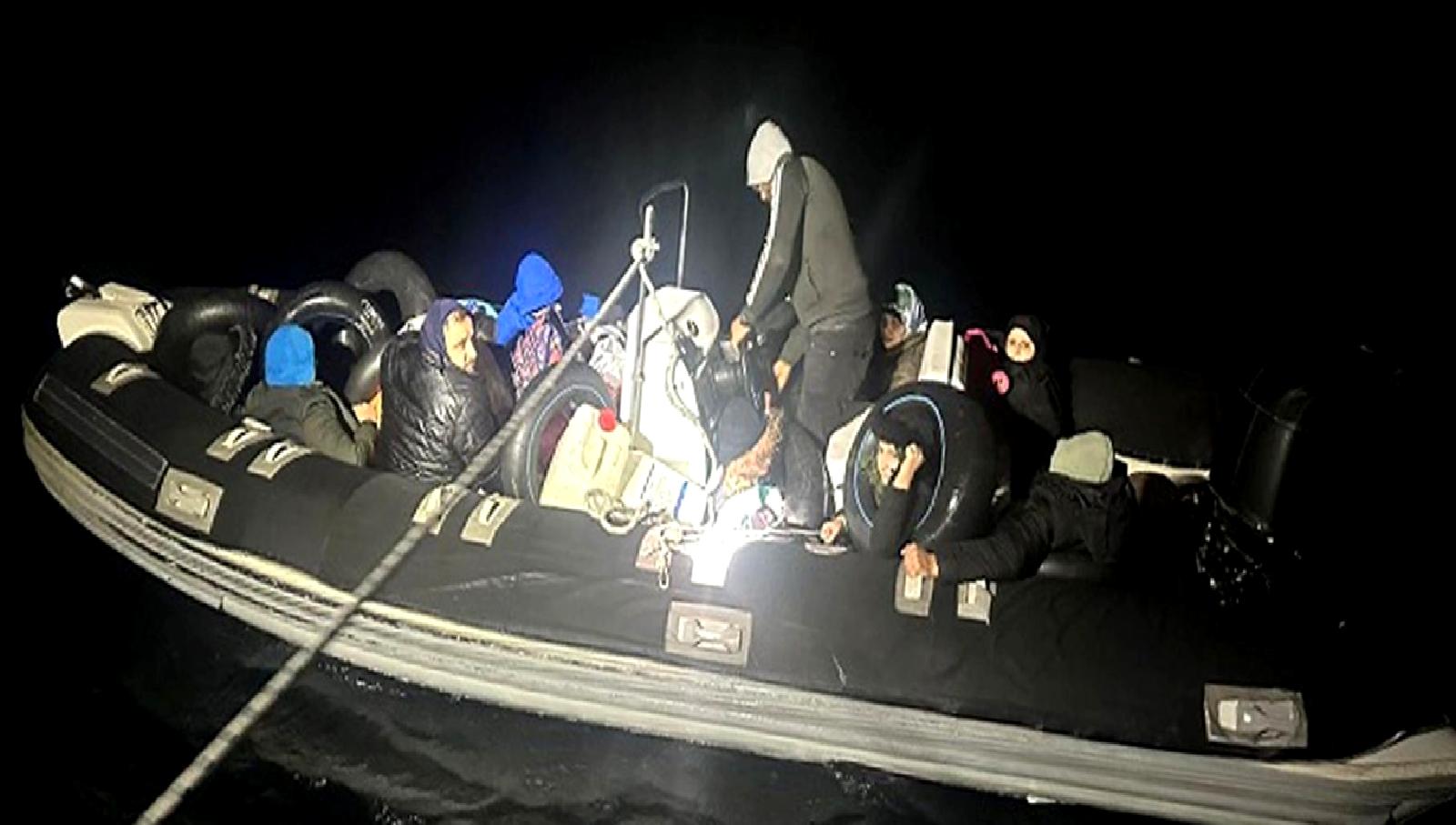 Çeşme ve Seferihisar'da düzenlenen kaçak göçmen operasyonları, güvenlik güçlerinin kararlılığıyla