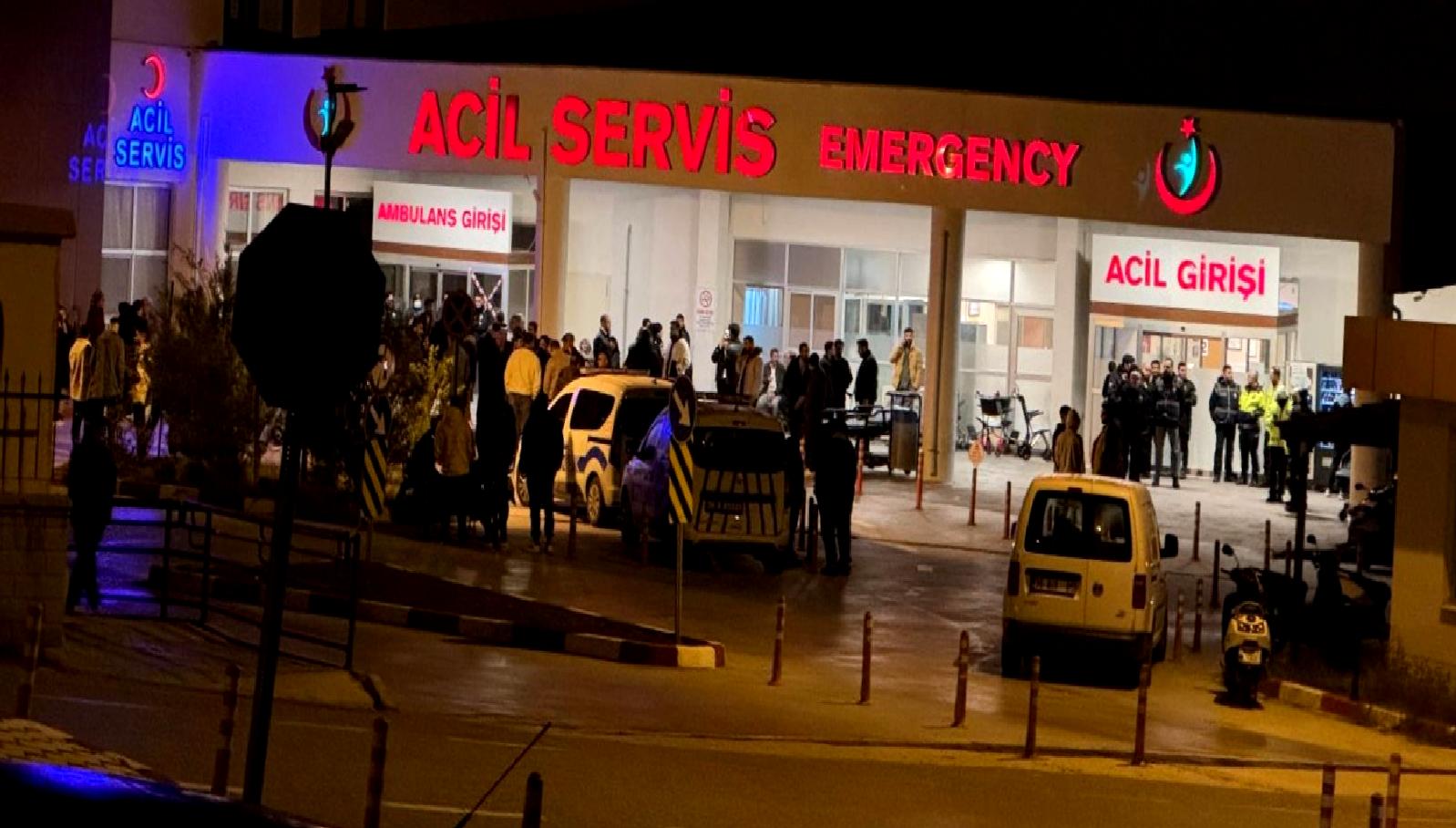 Çeşme'de yaşanan bir kız meselesi yüzünden çıkan silahlı kavgada 3