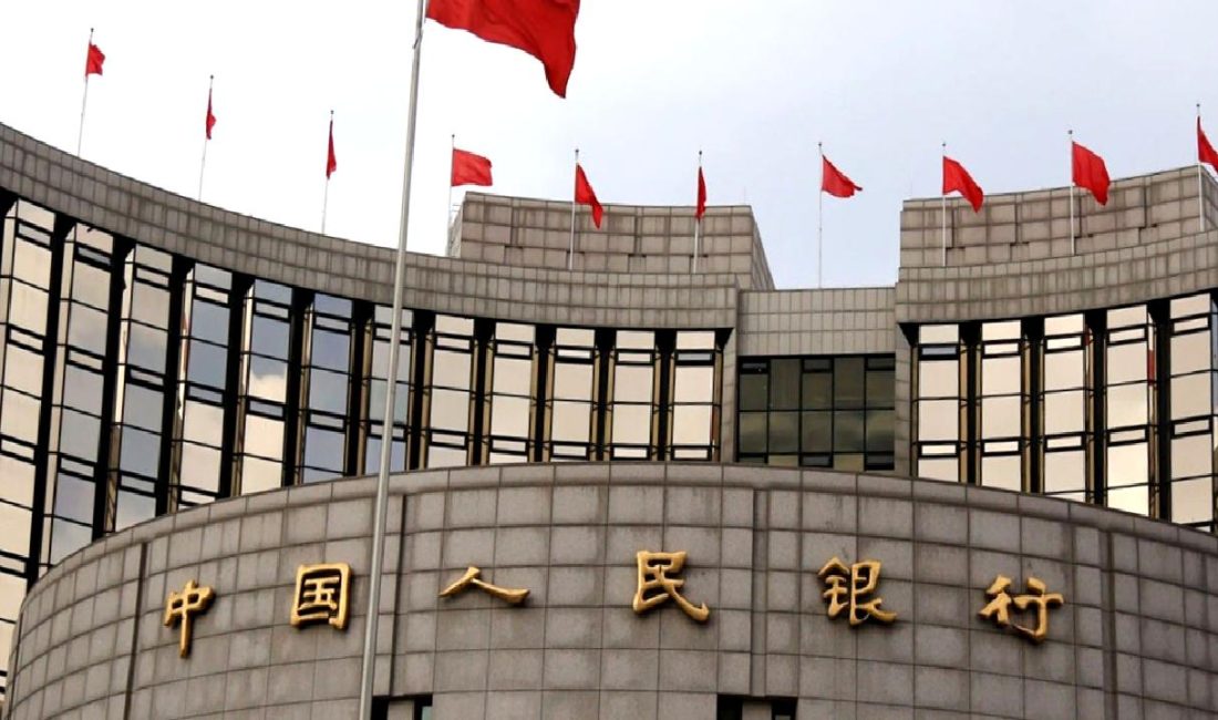 Çin Merkez Bankası’ndan Tarihi Nakit Enjeksiyonu Çin Merkez Bankası, ekonomik büyümeyi desteklemek amacıyla tarihi bir nakit
