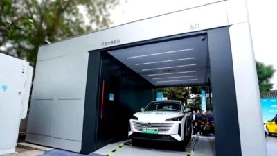 Çin'de elektrikli araçlar için batarya değiştirme istasyonları hızla yaygınlaşıyor. Bu