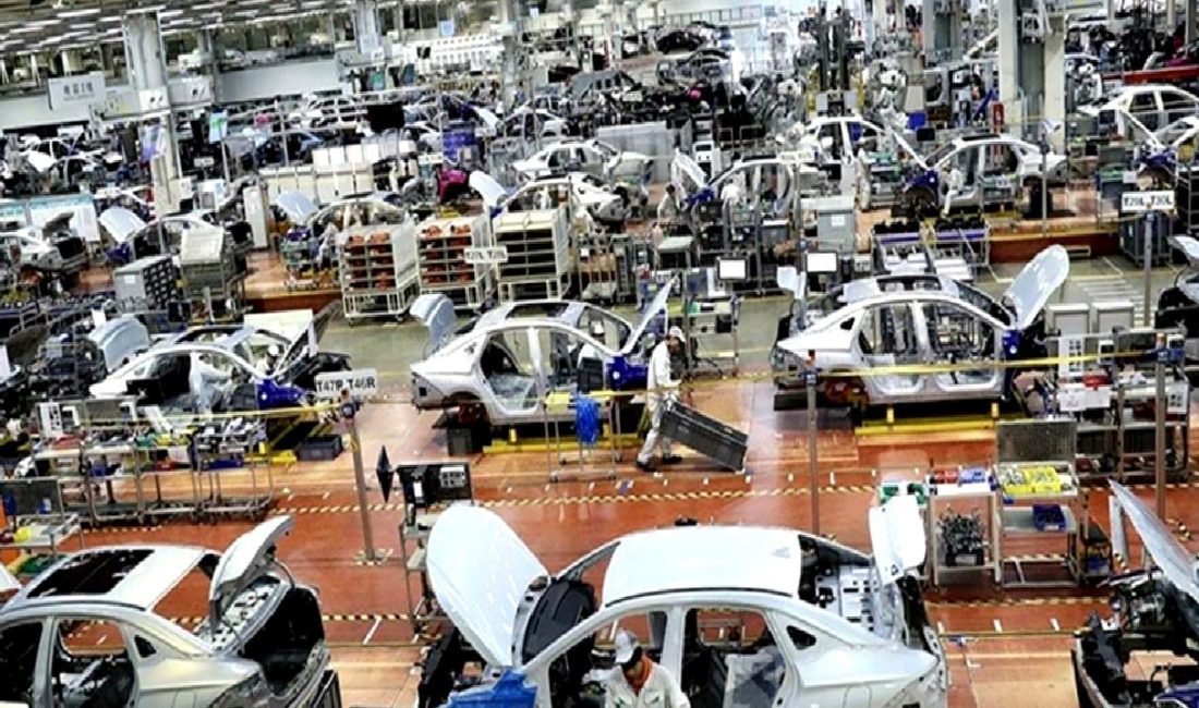 Çin’in Ekim Ayında Sanayi Üretimi Yavaşladı, Perakende Satışlar Yükseldi Ekim ayında Çin'in sanayi üretimi yavaşlarken, perakende satışlar artış gösterdi.