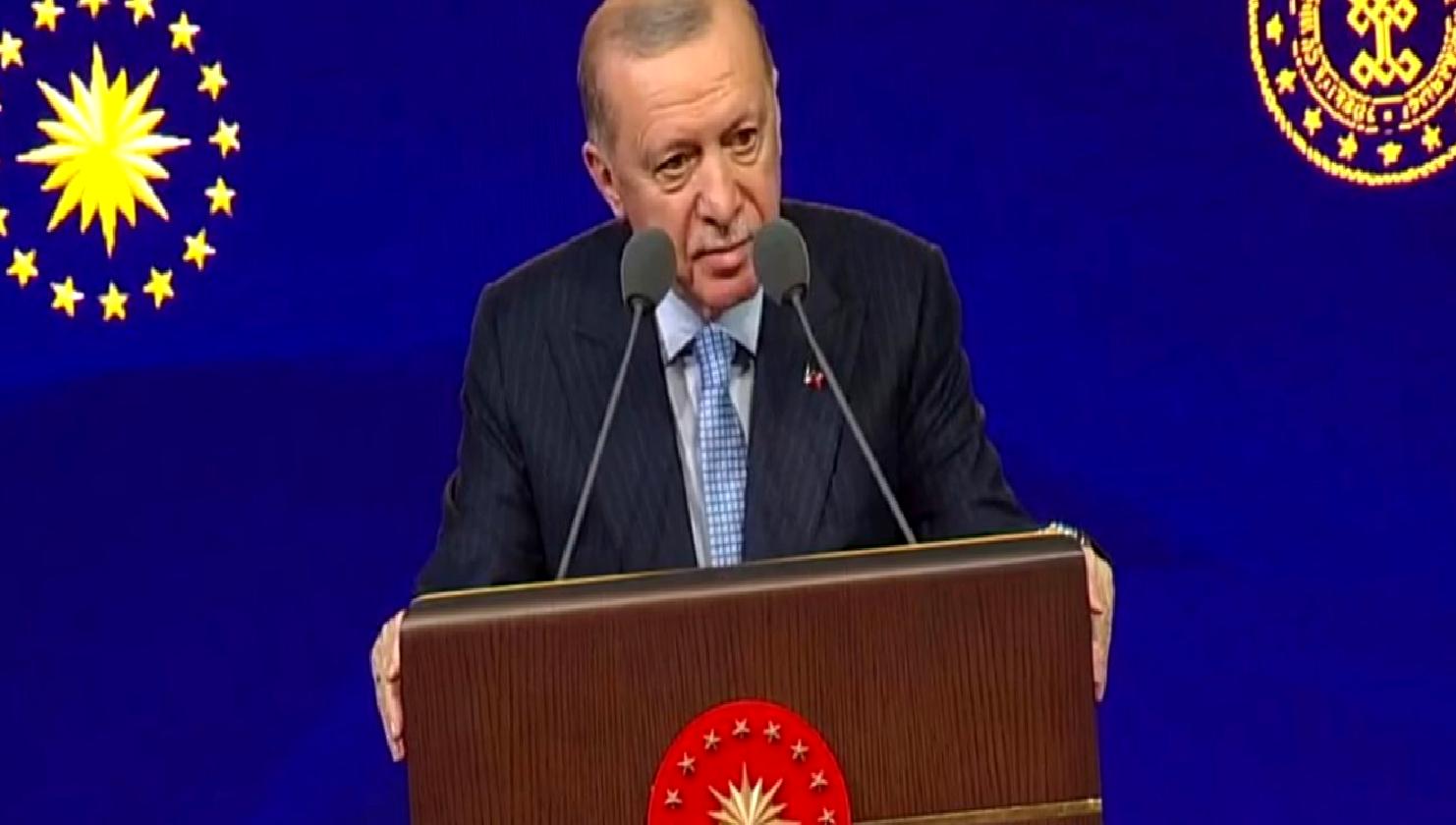 Cumhurbaşkanı Erdoğan, kültürel yozlaşmaya dikkat çekerek toplumun değerlerini korumanın önemine