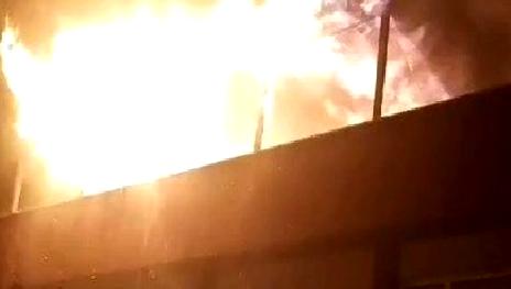 Cumhuriyet Mahallesi’nde Yangın Olayı Cumhuriyet Mahallesi'nde meydana gelen yangın olayı, bölge halkını tedirgin etti.