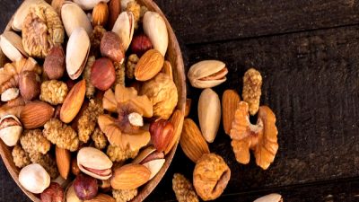 Demans ve beslenme arasındaki ilişkiyi keşfedin. Kuruyemişlerin beyin sağlığı üzerindeki