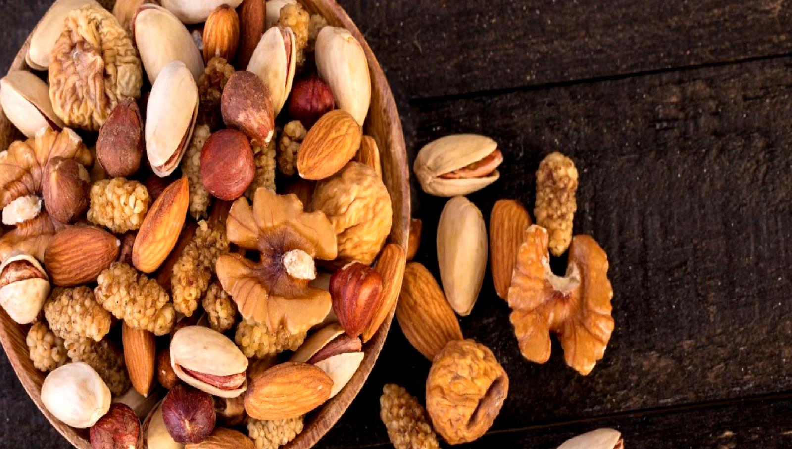 Demans ve beslenme arasındaki ilişkiyi keşfedin. Kuruyemişlerin beyin sağlığı üzerindeki