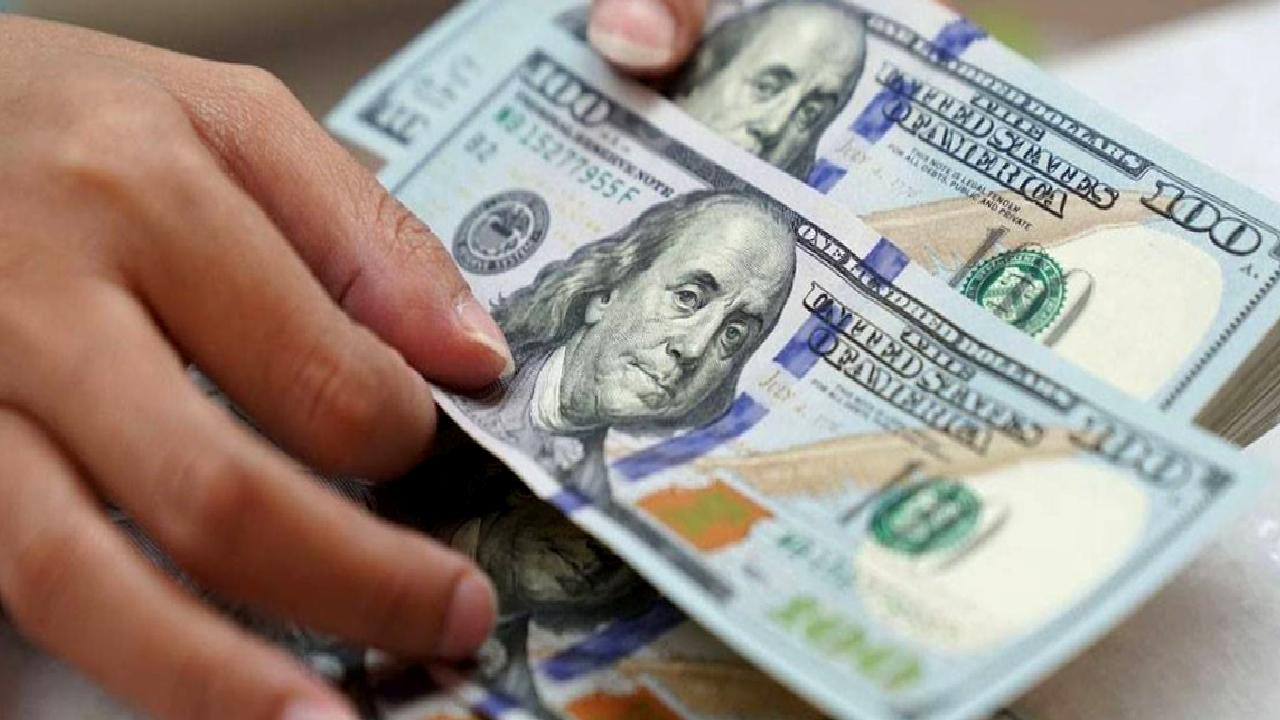 Döviz kurları ve altın fiyatlarındaki güncel dalgalanmaları keşfedin. Ekonomik faktörler,