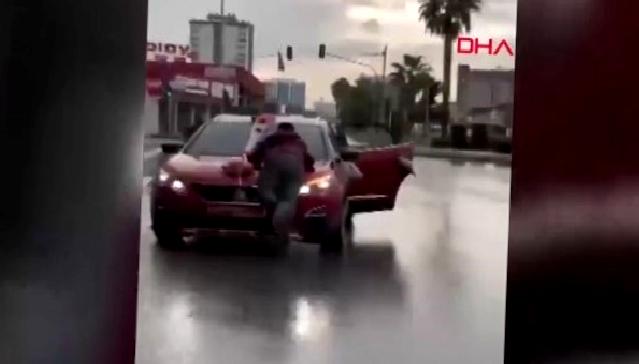 Düğün konvoyunda mendil satan bir kişiye yapılan saldırı, toplumsal huzursuzluğu