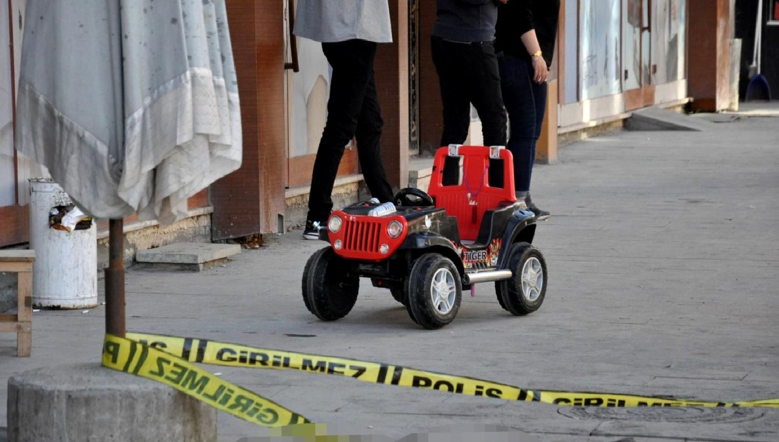 Düğün salonunda meydana gelen silahlı saldırıda bir küçük çocuk hayatını