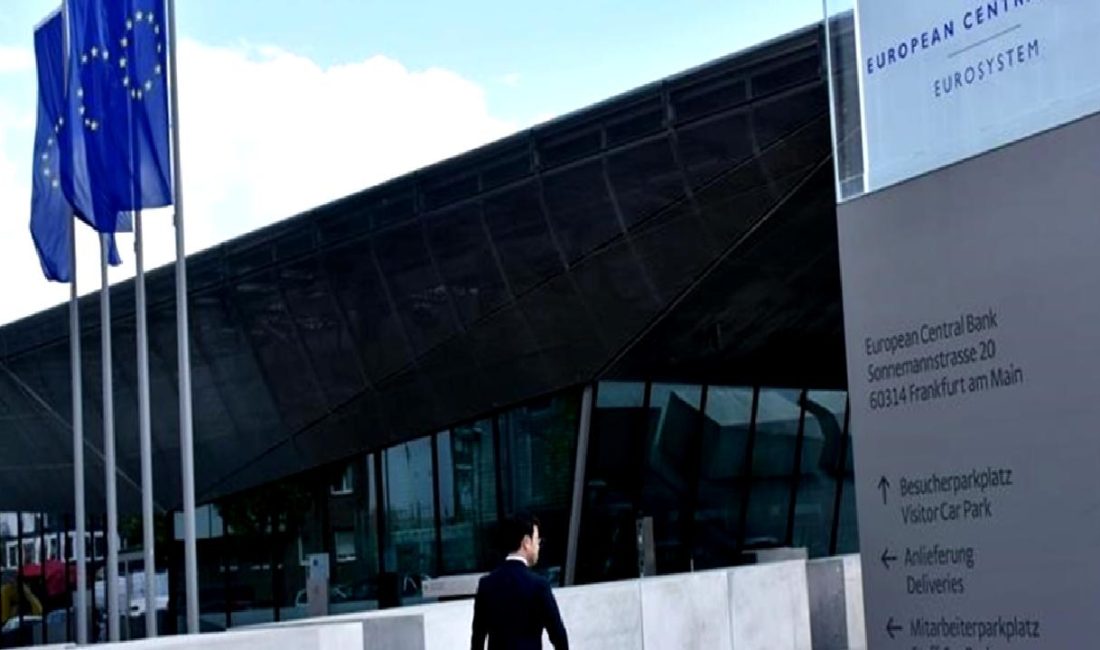 ECB Ekim toplantısı tutanakları, faiz indirimleri ve enflasyon riskleri hakkında