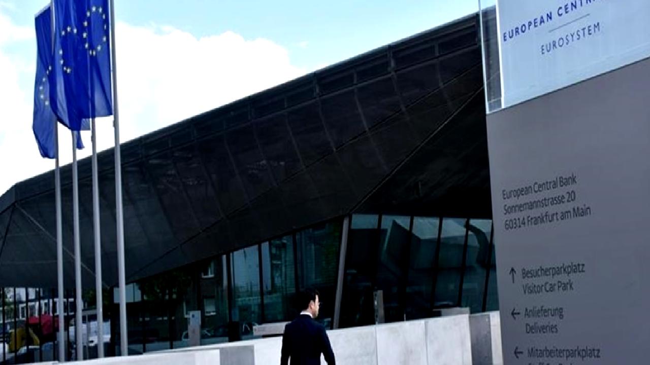 ECB Ekim toplantısı tutanakları, faiz indirimleri ve enflasyon riskleri hakkında