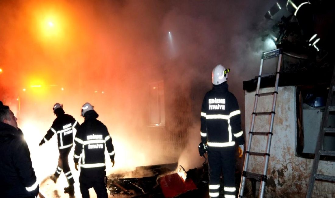 Edirne'de 83 yaşındaki bir kadın, çıkan yangında son anda kurtarıldı.
