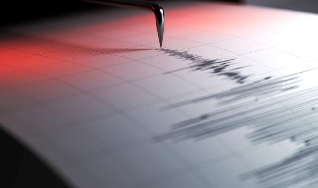 Ege Denizi'nde meydana gelen 5,3 büyüklüğündeki deprem, bölgedeki halkı tedirgin