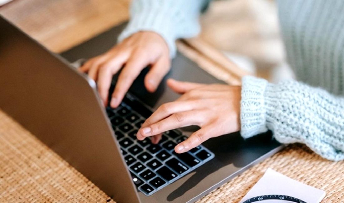 Elektronik Pazaryerlerinde Vergi Düzenlemeleri ve Etkileri Elektronik pazaryerlerinde vergi düzenlemeleri, e-ticaretin gelişimini ve rekabeti nasıl etkiliyor?