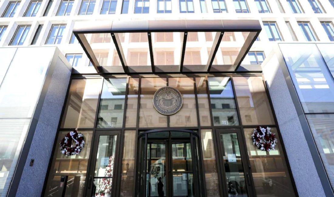 Enflasyonun artışı ve Federal Reserve'in faiz politikaları üzerine kapsamlı değerlendirmeler.