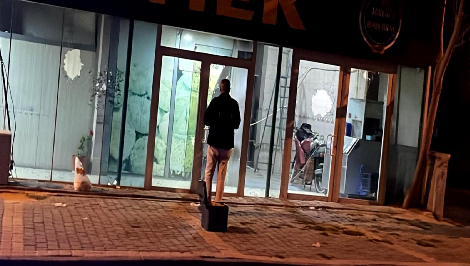 Esentepe Mahallesi'nde bir fırına düzenlenen silahlı saldırı, bölgedeki halkı endişelendirdi.