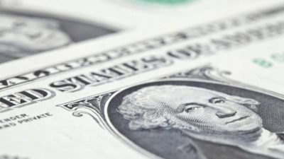 Euro'nun Dolar karşısında yaşadığı düşüşü ve piyasalardaki beklentileri keşfedin. Ekonomik