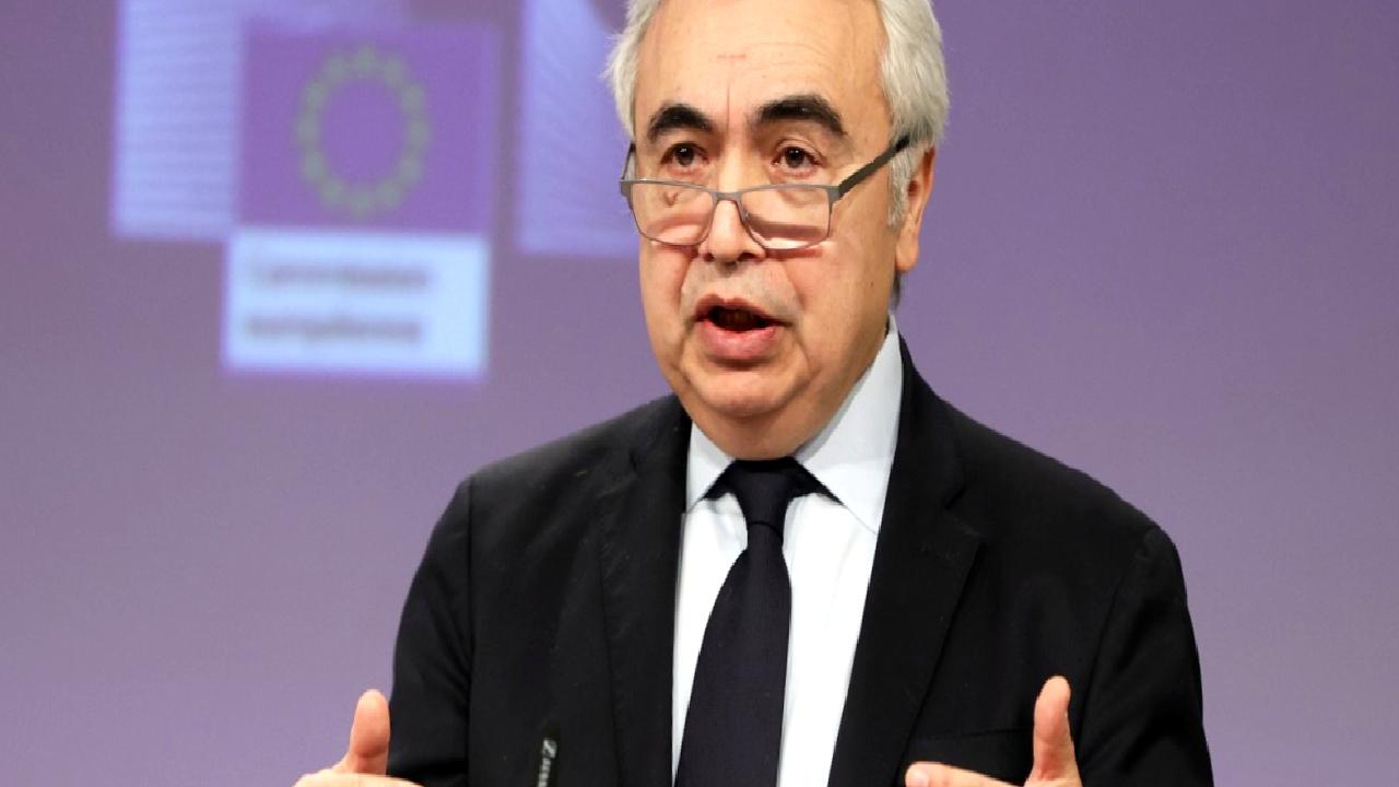 Fatih Birol, Türkiye'nin yenilenebilir enerji hedeflerini değerlendiriyor. Bu içerikte, Türkiye'nin