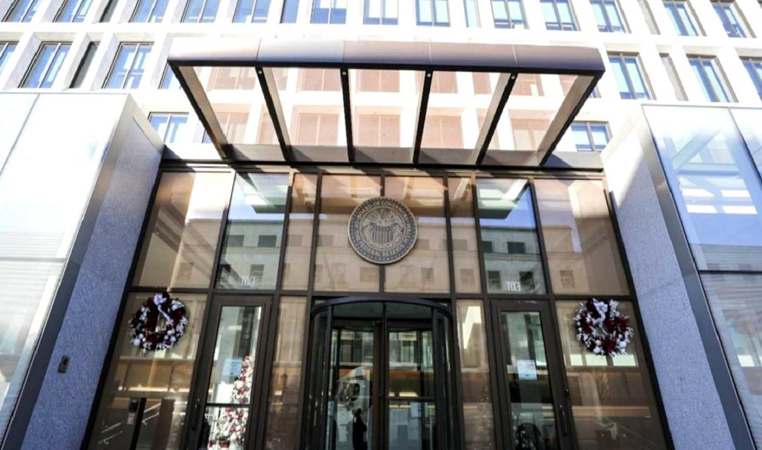 Fed’in FOMC Tutanakları: Faiz İndirimleri ve Ekonomik Görünüm Fed'in FOMC tutanakları, faiz indirimleri ve ekonomik görünüm hakkında önemli