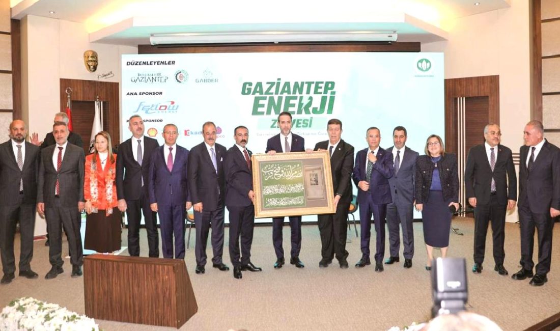 Gaziantep Enerji Zirvesi'nde Bakan Bayraktar, enerji hedeflerini ve dönüşüm vurgusunu