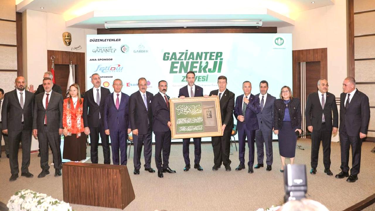 Gaziantep Enerji Zirvesi'nde Bakan Bayraktar, enerji hedeflerini ve dönüşüm vurgusunu