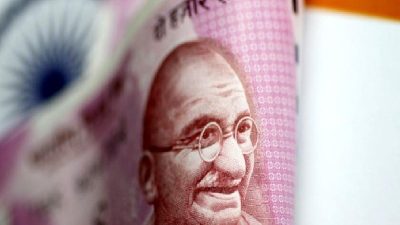 Hindistan Rupisi'nin tarihi düşüşü, döviz riskleri ve yatırım stratejileri üzerine