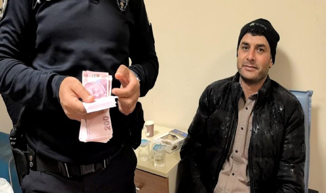 İnegöl'de vatandaşlık bilinci sergilendi! Bulunan 5 bin TL, sahibine ulaştı.