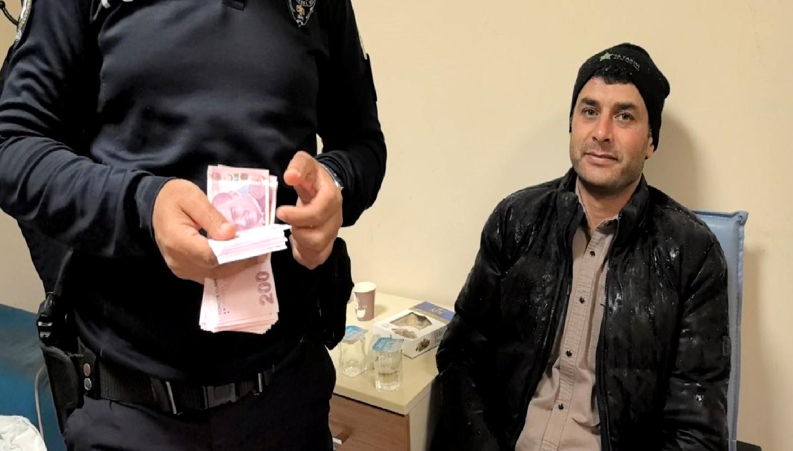 İnegöl'de vatandaşlık bilinci sergilendi! Bulunan 5 bin TL, sahibine ulaştı.