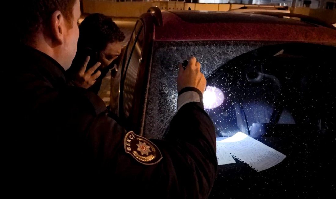 İnegöl’de Silahlı Saldırı: 26 Yaşındaki Genç Ağır Yaralandı İnegöl'de gerçekleşen silahlı saldırıda 26 yaşındaki bir genç ağır yaralandı.