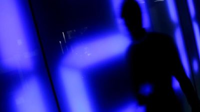 İngiltere'de perakende satışlarındaki beklenmedik düşüş, ekonomik etkiler ve tüketici davranışları