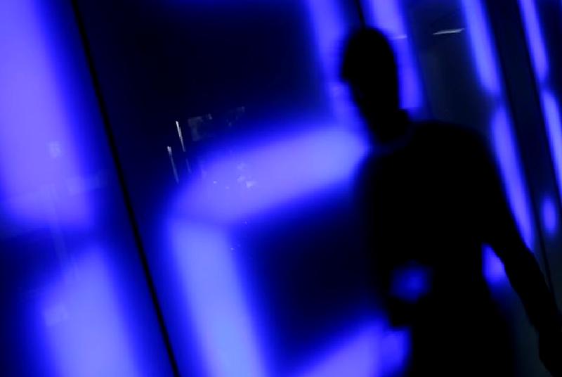 İngiltere'de perakende satışlarındaki beklenmedik düşüş, ekonomik etkiler ve tüketici davranışları