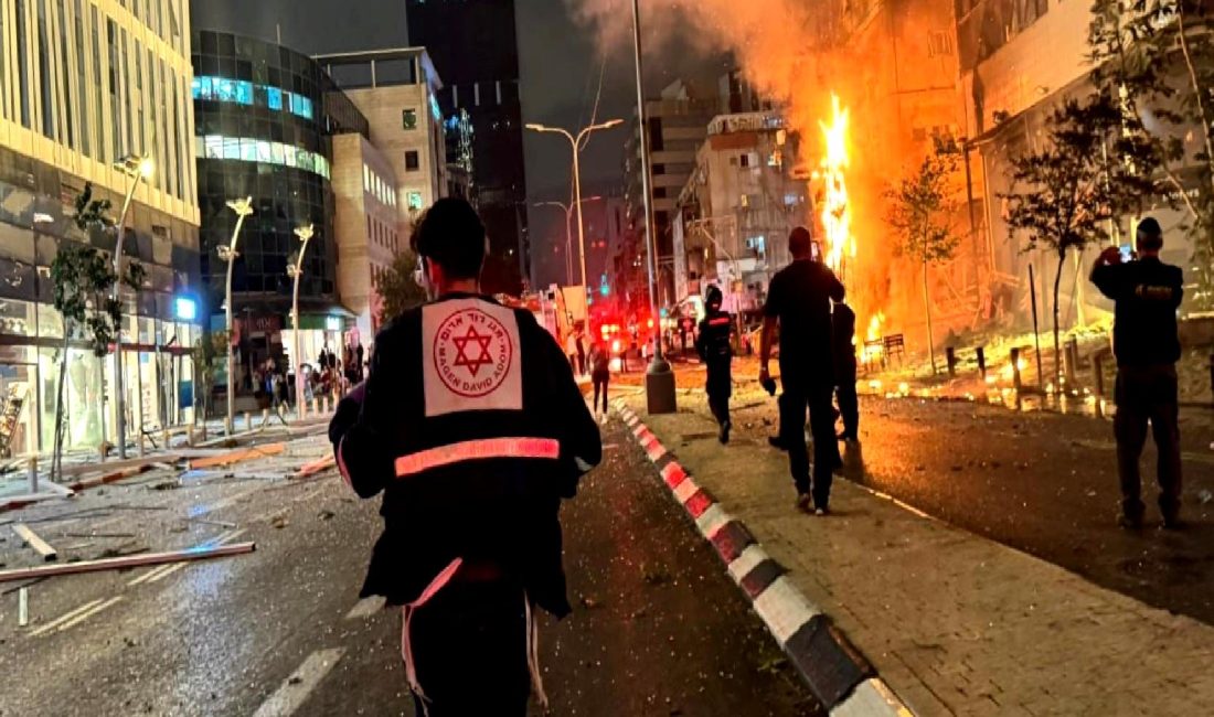 İsrail’e Yapılan Füze Saldırısı: 5 Yaralı İsrail'e yönelik gerçekleştirilen füze saldırısında 5 kişi yaralandı. Olayın detayları,