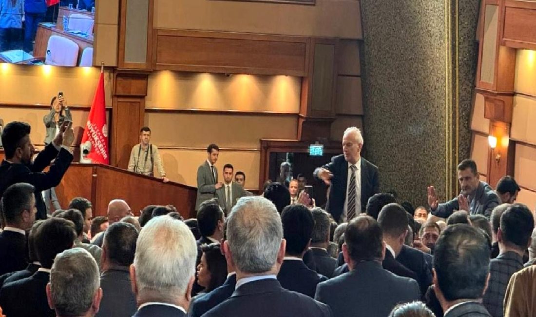 İstanbul Büyükşehir Belediye Meclisi'nin Kasım ayı toplantısında yaşanan gerginlikler, tartışmalar