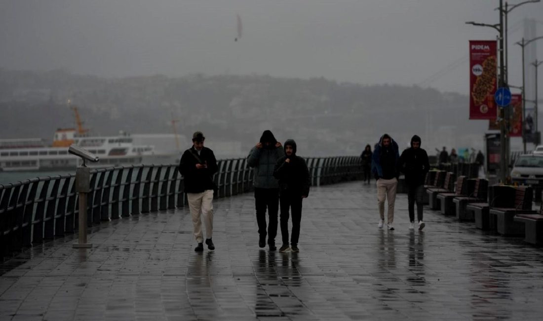 İstanbul’da Kuvvetli Rüzgar Deniz Ulaşımını Aksattı İstanbul'da etkili olan kuvvetli rüzgar, deniz ulaşımını olumsuz etkiledi. Sefer