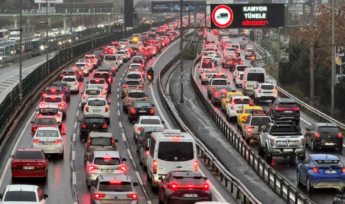 İstanbul’da Trafik Yoğunluğu Raporu İstanbul'da trafik yoğunluğu raporu ile şehirdeki güncel trafik durumu, en