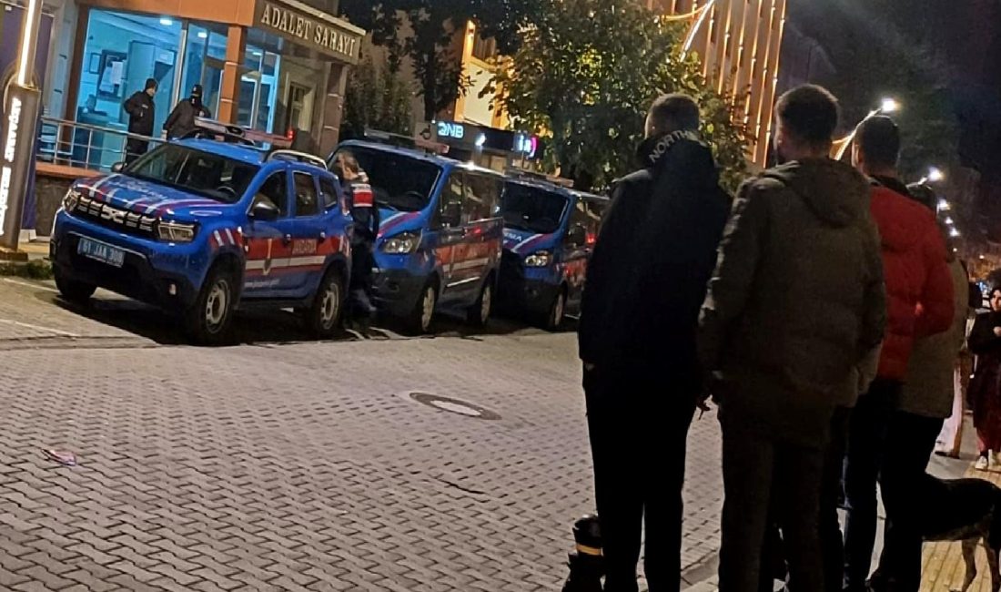 Karadeniz Sahil Yolu’nda Cinayet: Beytullah Komar Vuruldu Karadeniz Sahil Yolu'nda meydana gelen cinayet, Beytullah Komar'ın vurulmasıyla gündeme