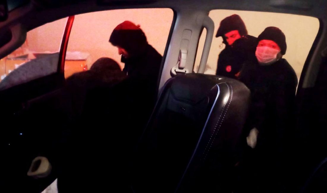 Kayseri-Malatya kara yolunda mahsur kalan bir aile, ekiplerin özverili çalışmaları