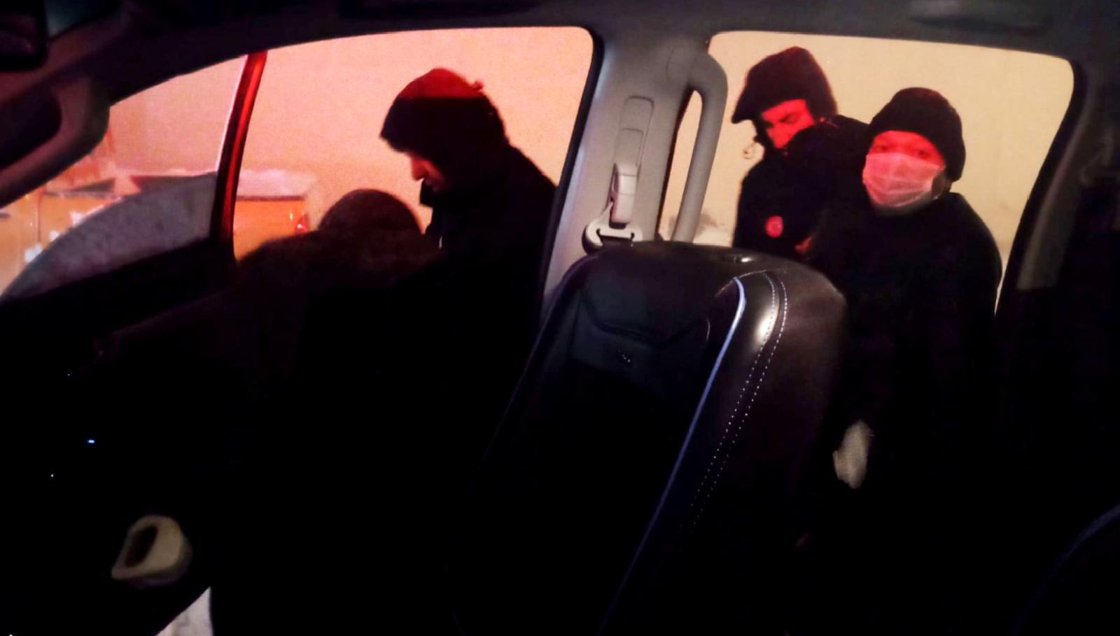 Kayseri-Malatya kara yolunda mahsur kalan bir aile, ekiplerin özverili çalışmaları