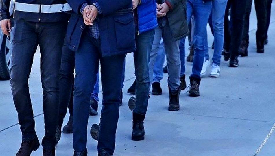 Kayseri'de gerçekleştirilen başarılı bir kaçakçılık operasyonunda, yasa dışı silahlar ele