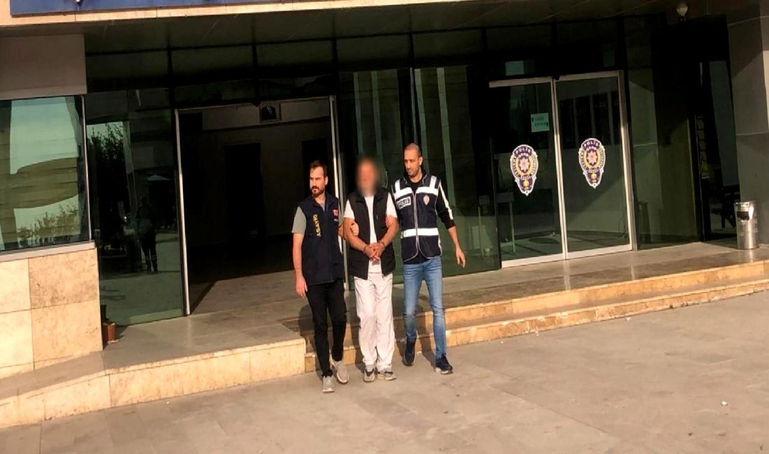 Kepez’de Hükümlü A.İ. Yakalandı Kepez'de, suçlamalarla aranan hükümlü A.İ. güvenlik güçleri tarafından yakalandı. Olayın