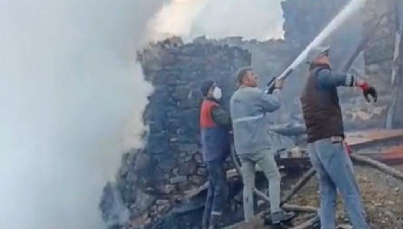 Kızılçukur Köyü’nde Çöplükte Çıkan Yangın Kontrol Altına Alındı Kızılçukur Köyü'nde meydana gelen çöplük yangını, itfaiye ekiplerinin hızlı müdahalesiyle