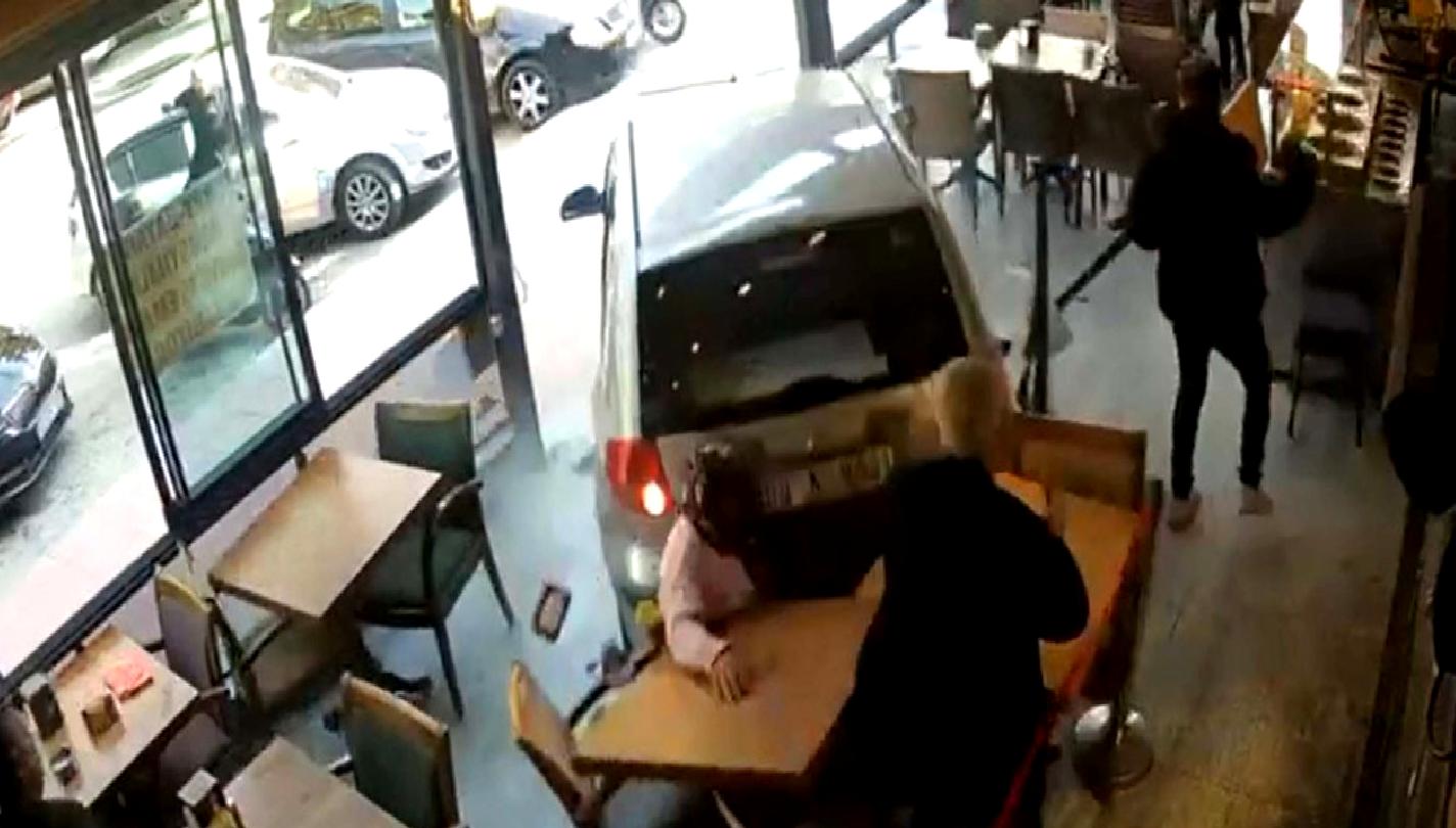 Kuşadası'nda meydana gelen kaza, bir kafenin önünde 1 kişinin ölümüne