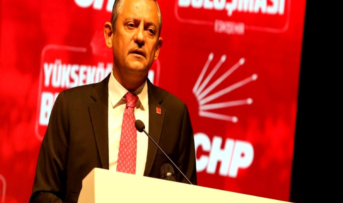 Özgür Özel’den Devlet Bahçeli’ye Seçim Çağrısı Özgür Özel, Devlet Bahçeli'ye seçim çağrısında bulundu. Siyasi arenada yaşanan