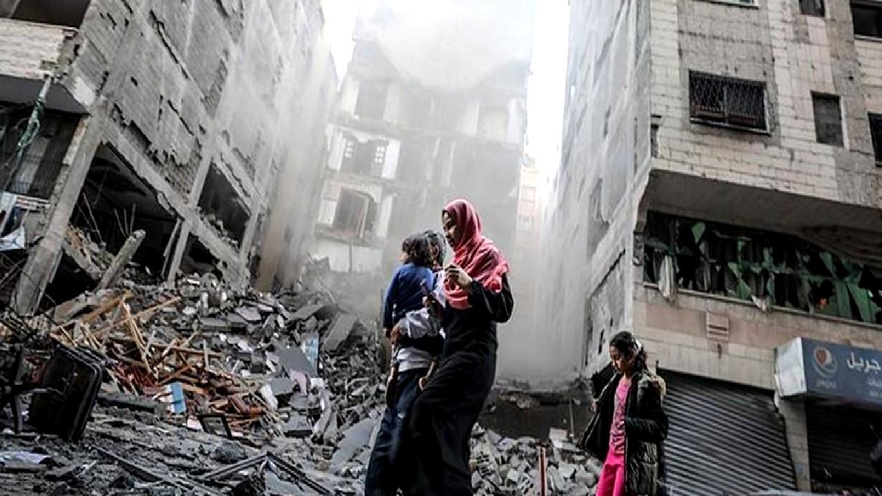 Paris Barış Forumu'nda gerçekleşen İsrail-Filistin tartışmalarında Ehud Olmert, iki devletli