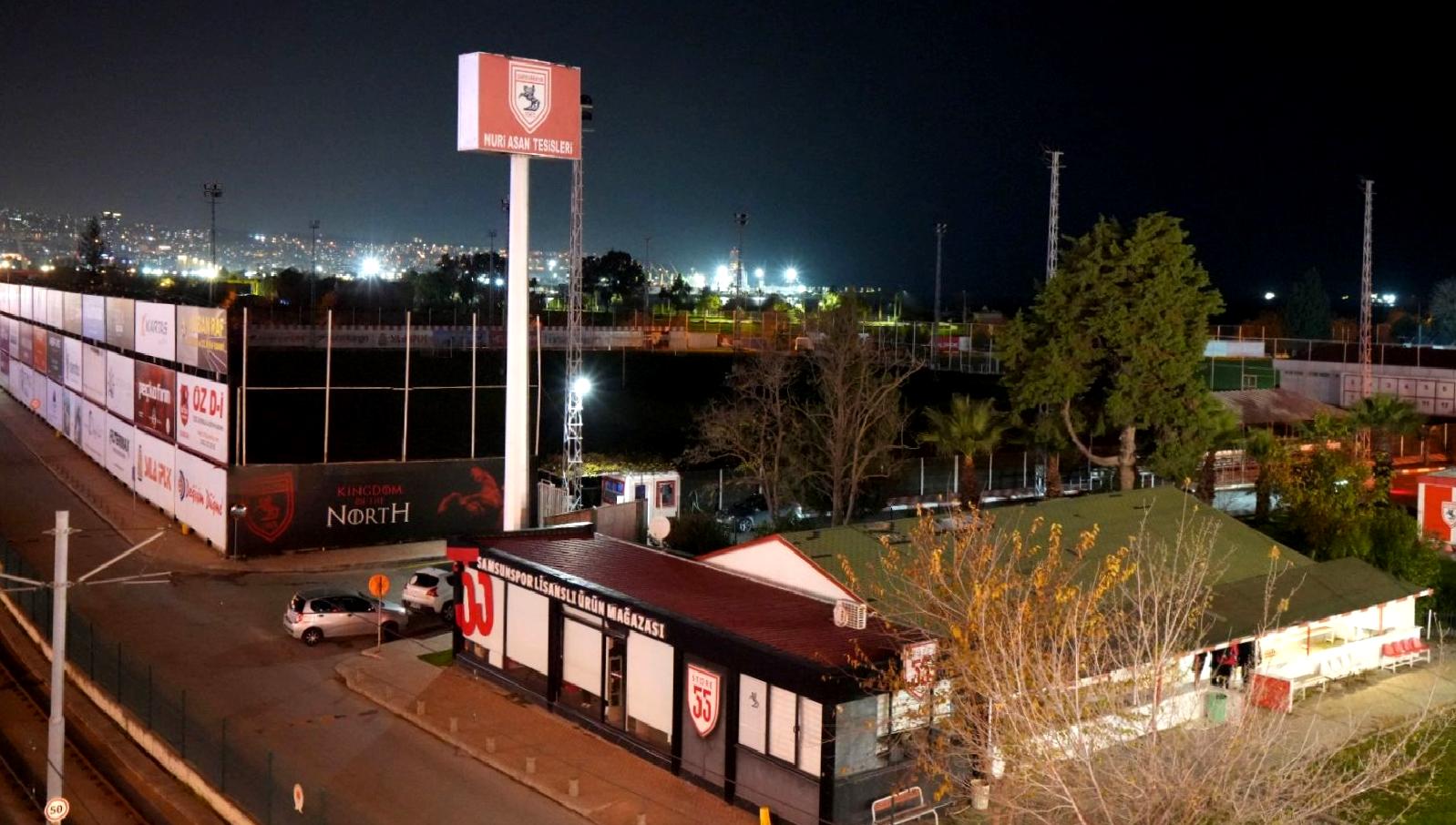 Samsunspor'un tesislerinde çıkan yangın, maç öncesi gerginliğe yol açtı. Olayın