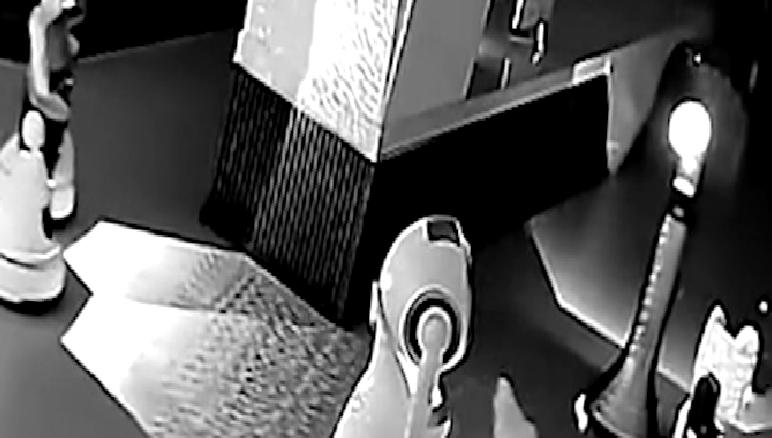 Şanghay’da Robotların Eğlenceli Kaçışı: Viral Olay ve Yapay Zeka Tartışmaları Şanghay'da robotların eğlenceli kaçışı, viral bir olaya dönüştü. Bu olay,