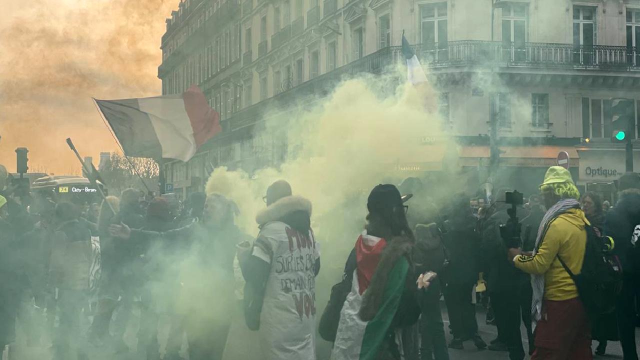 Sarı Yelekliler Hareketi, Fransa'daki sosyal adalet arayışını simgeliyor. Paris'teki gösteriler,
