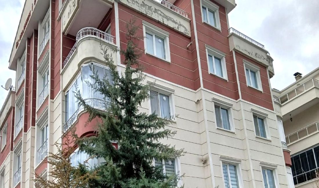 Servet Bozkurt’un Eşini ve Sevgilisini Öldürmesi: Korkunç Cinayetler Servet Bozkurt'un eşi ve sevgilisini öldürmesi, Türkiye'yi sarsan korkunç bir