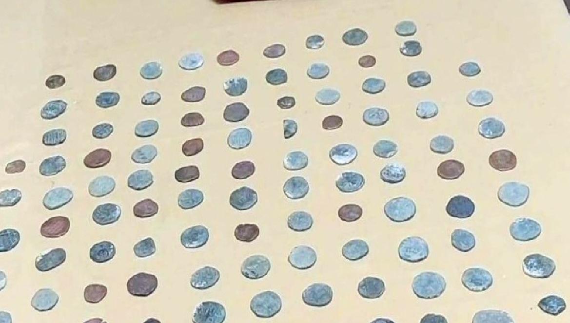 Tarihi eser kaçakçılığına yönelik gerçekleştirilen operasyonda, 201 altın sikke ele