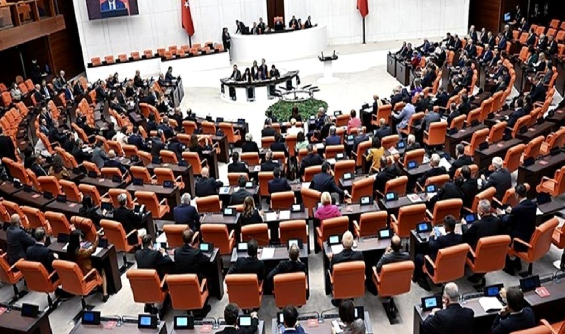 TBMM Genel Kurulu’nda Asgari Ücret ve Enflasyon Tartışmaları TBMM Genel Kurulu'nda asgari ücret ve enflasyon üzerine yapılan tartışmalar,